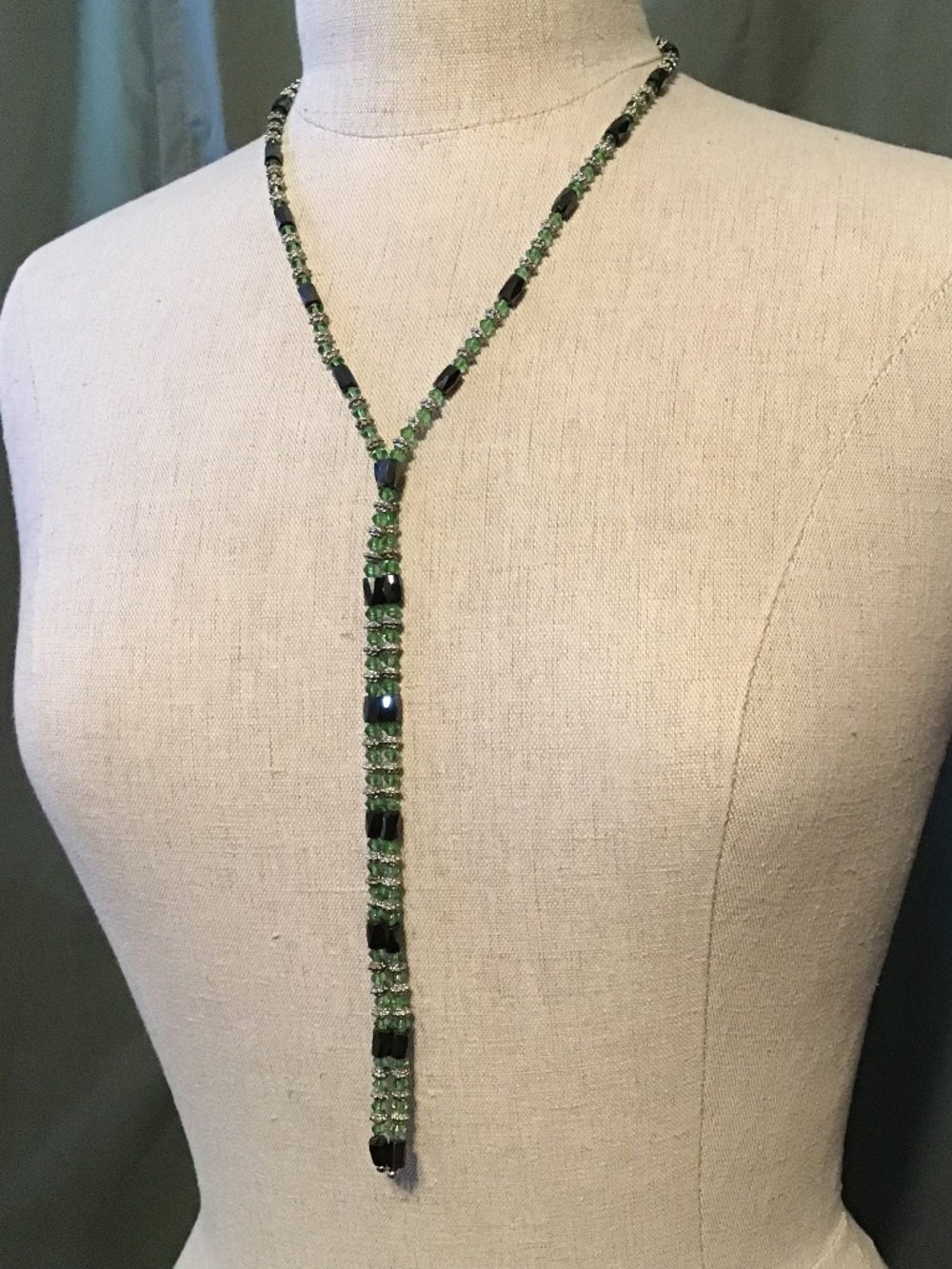 BEADED MAGNETIC NECKLACE GREEN BLACK